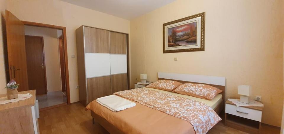 Apartments New Charming Сен Екстериор снимка