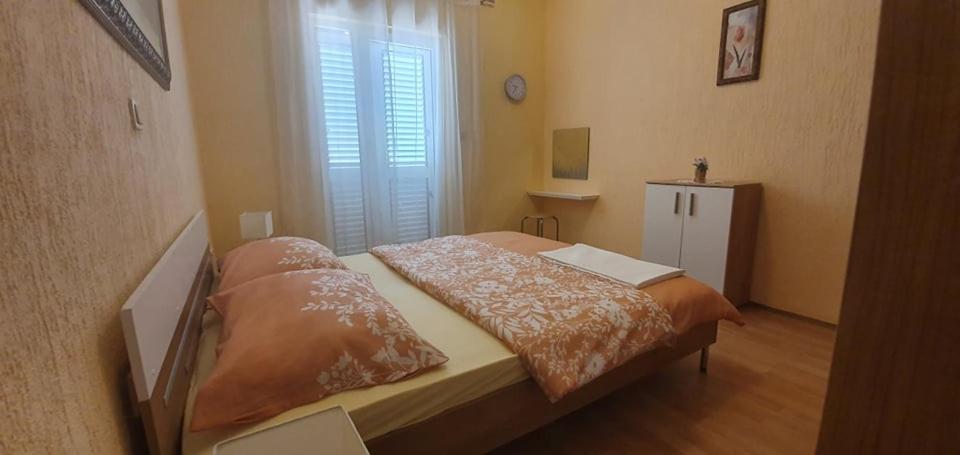 Apartments New Charming Сен Екстериор снимка