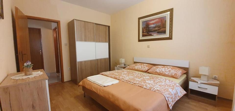 Apartments New Charming Сен Екстериор снимка