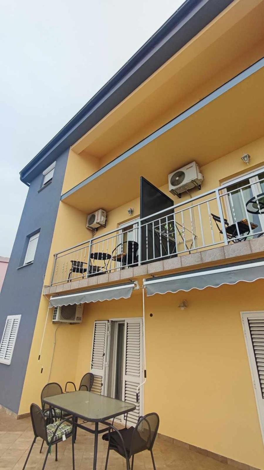 Apartments New Charming Сен Екстериор снимка