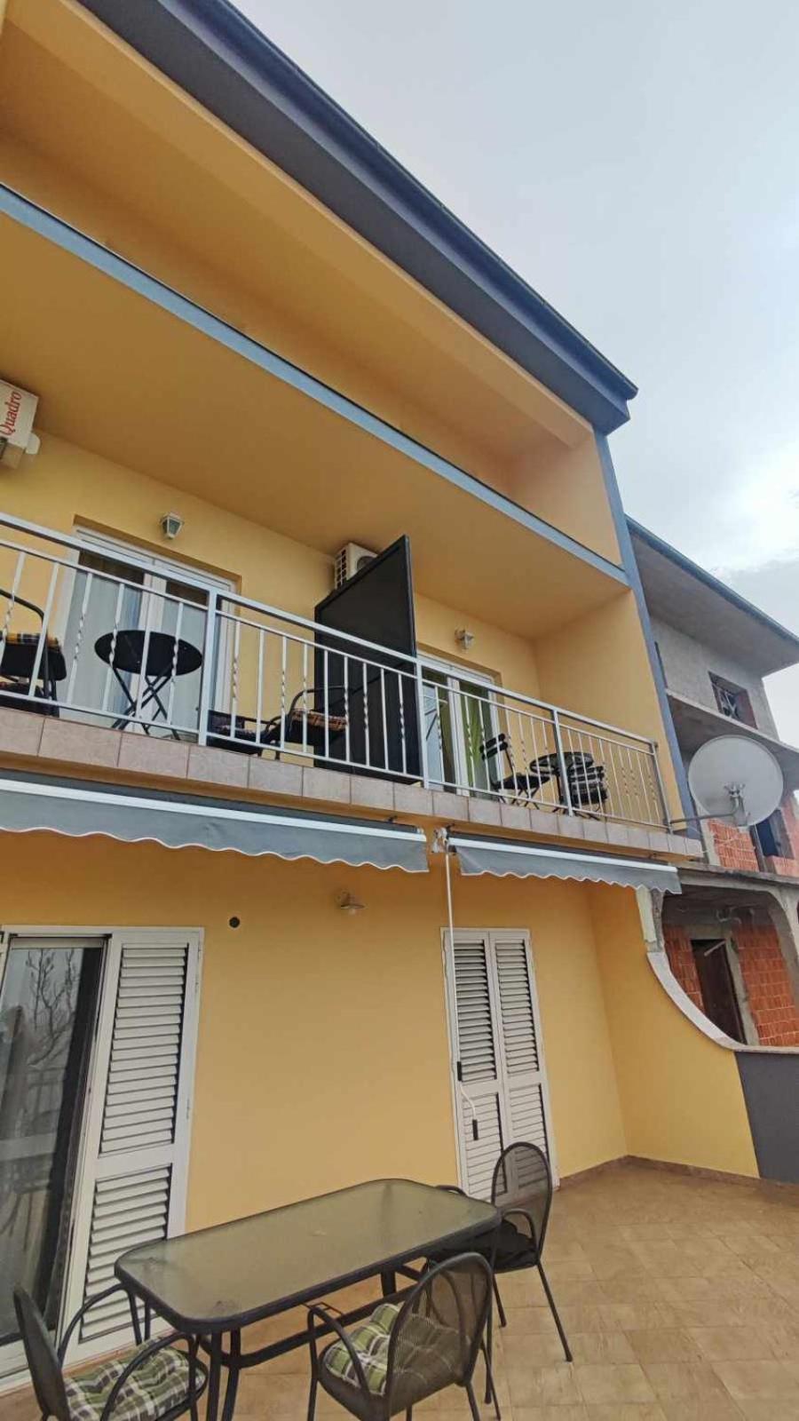 Apartments New Charming Сен Екстериор снимка