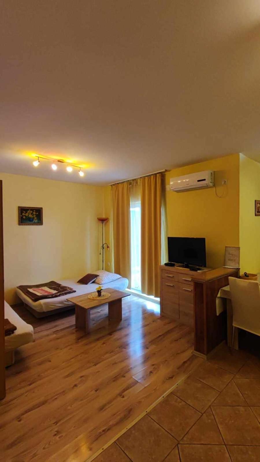 Apartments New Charming Сен Екстериор снимка