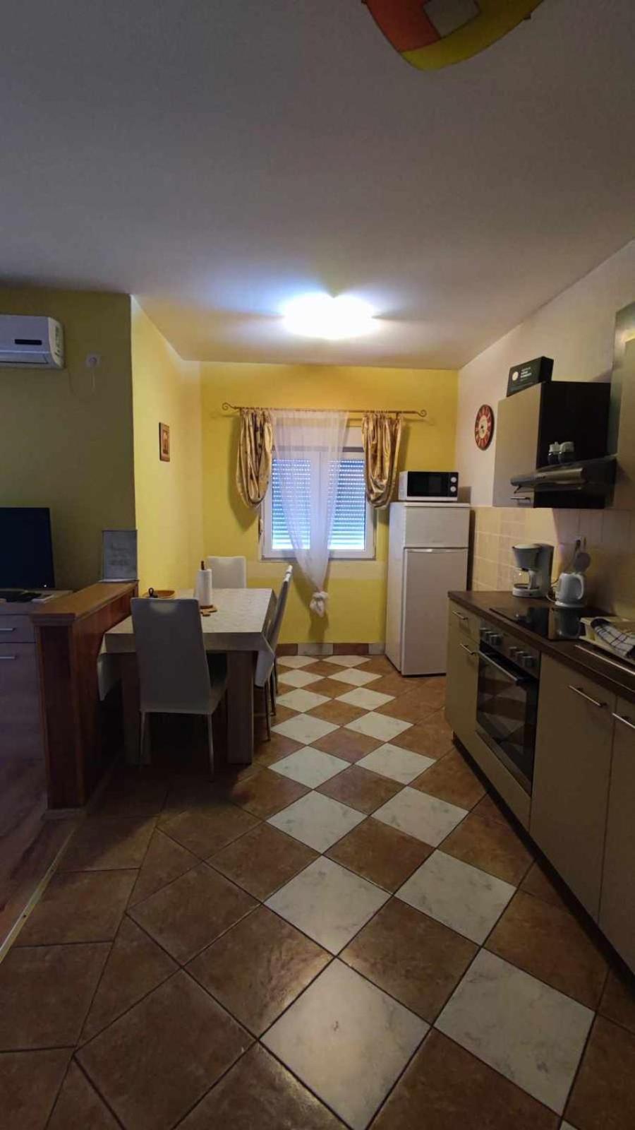 Apartments New Charming Сен Екстериор снимка