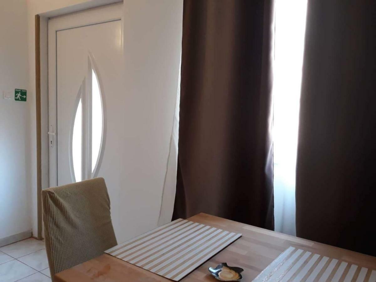 Apartments New Charming Сен Екстериор снимка
